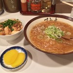 すみれ - ラー博さん俺の社員食堂。  平日限定 味噌ラーメソラソチにマーボー丼登場！  いつもの味噌ラーメソに100円追加でマーボー丼も付くとはおトクですね☆