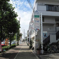 御影 ジュエンヌ - 山手幹線沿い　北側にあります