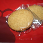 Patisserie Ravi,e relier - ラヴィ・ルリエ　　リンツ・ショコラ　　リンツ・フランボワーズ　　各１８０円