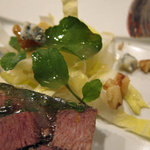 時の宿 すみれ - くるみとゴルゴンゾーラのアンディーブサラダ添え