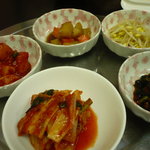 Namusantei - 基本小鉢系はサービスです。このあたりも韓国そのままです。