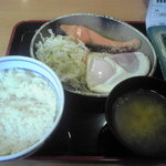 吉野家 - 2010/10/05　ハムエッグ焼魚定食490円617kcal