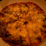 テンプラリーニョ - 森のきのことアボガドのピザ。アボガドが人気。