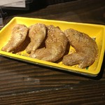 二鶴 - 手羽先 塩（一本 ¥90）