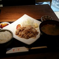 羅豚 はなれ - 黒豚生姜焼き定食（税込み１０８０円）