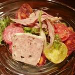 ジャン・ピエール - 自家製パテ 鴨の薫製 イベリコ豚のチョリソー 地野菜のサラダ