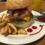 53015908 - 自家製ベーコンバーガー@880円（数量限定）
                      目玉焼きとチーズをトッピング @各100円