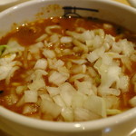 つけ麺 はつがい - 激辛つけ麺：刻み玉葱投入