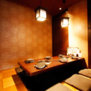 We have 5 completely private rooms with horigotatsu seating for 2 to 10 people.