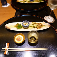 下関春帆楼 阿倍野店 - リンゴジュース、鯛ワタの塩辛、前菜