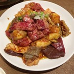 ホルモン焼肉 うまうま - ホルモン盛合わせB（ミノ・テッチャン・小腸（脂付）・赤センマイ（ギアラ）・ハート・レバー・センマイ etc + ロース）