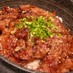 マルハのカルビ丼 - カルビ丼(特盛) ¥680