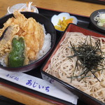 Sobadokoro Ajiichi - ランチの野菜天丼そば付
                        これで890円です