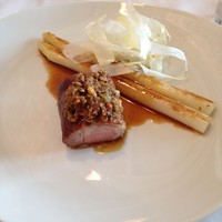 Benoit Alain Ducasse - ・ビゴール豚ロース肉のロースト　ランド産ホワイトアスパラガス