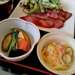 山猫料理店 - 「山猫御膳」野菜の煮物と春雨サラダ