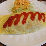 カフェ・コイズミ - 黄色とオレンジ色の配色が食欲を刺激します