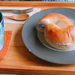 Wakura - ブルーベリーのベーグルサンドと冴えコーヒー