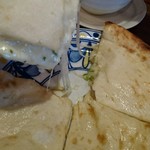 印度料理シタール - チーズナンは熱々でチーズがトロ～リ♪