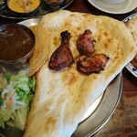 印度料理シタール - タンドーリチキンセットと
      トリプルカレー(バトラの下にご飯も)