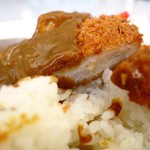 Aizu Daigaku Shokudou - カツカレー
                        ボリュームあって柔らかくて財布に優しい成型肉
                        学生の味方だね。