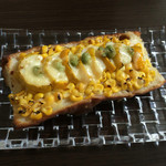 プラ・ビダ - 黄色のオープンサンド(300円）