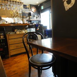 カフェメゾンドケー - テーブル席もあります。