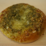 ヤマネコ - 朝限定バジルとモッツアレラのフォカッチャ