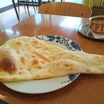 ケララキッチン - 熱々の大きな焼きたてナン