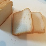 こめ工房 マゴメ - 中はもちもちですが、結構詰まっていて重みも感じます。
