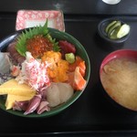 長谷川食堂 - びっくり海鮮丼　1080円　先着20名