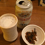 麺通 - 缶ビール400円と辛子高菜　サービス