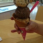 サーティワンアイスクリーム - レギュラーのワッフルコーン　690円