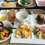 JRタワーホテル日航札幌 - 朝食のブュッフェです！  やはり窓際の席がよろしいかと！