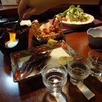 磯め - 呑み比べ3種セットに干したホタルイカの炙りがついてて、香ばしく旨味があってナイス