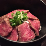 ダイニングバー イリヤ - 炙り肉刺し丼