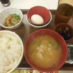 Sukiya - とん汁たまごかけ朝食+牛小鉢　￥440-