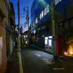 たいやき わかば - 急に通りの雰囲気が静かになってビックリですが、しばらくまっすぐ進んでいきます。