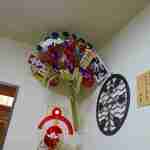 たいやき わかば - 壁面には、酉の市の熊手（新宿区なので花園神社のものかも？）や