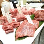 Yakiniku Senka Niku No Kirikata Shuukaijo - 食べ比べ