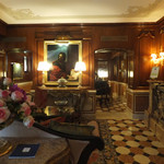 THE GRITTI PALACE - 館内は美術館のよう