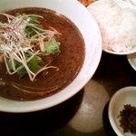 張記 - 黒胡麻坦々麺