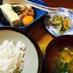 Mugitoro Oka No Ue - スタミナ定食（ご飯少なめ、このほかに煮物がつきます）