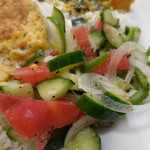 スパイスガーデン - 玉ネギのスライス、トマト、キュウリ