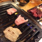 立喰い焼肉 治郎丸 - ホルモンを少しずつ！