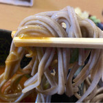 黄身をつけて蕎麦リフト〜♪