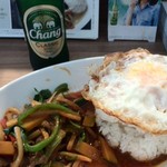 タイ食堂 バーン・メイ - レッドカレー炒め