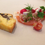 サーモンマリネとアメリカンチェリー　山椒とエストラゴン