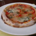 ドリームファーム - ゴルゴンゾーラのピザ。絶品
            幻のイークハバネロオイルとあう