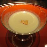 冷やし先椀：青森産りんごと自社農園のぐち北湯沢ファーム産じゃが芋の冷製ポタージュ