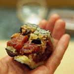 初音鮨 - 塩釜産、赤身、中トロ、大トロの巻物